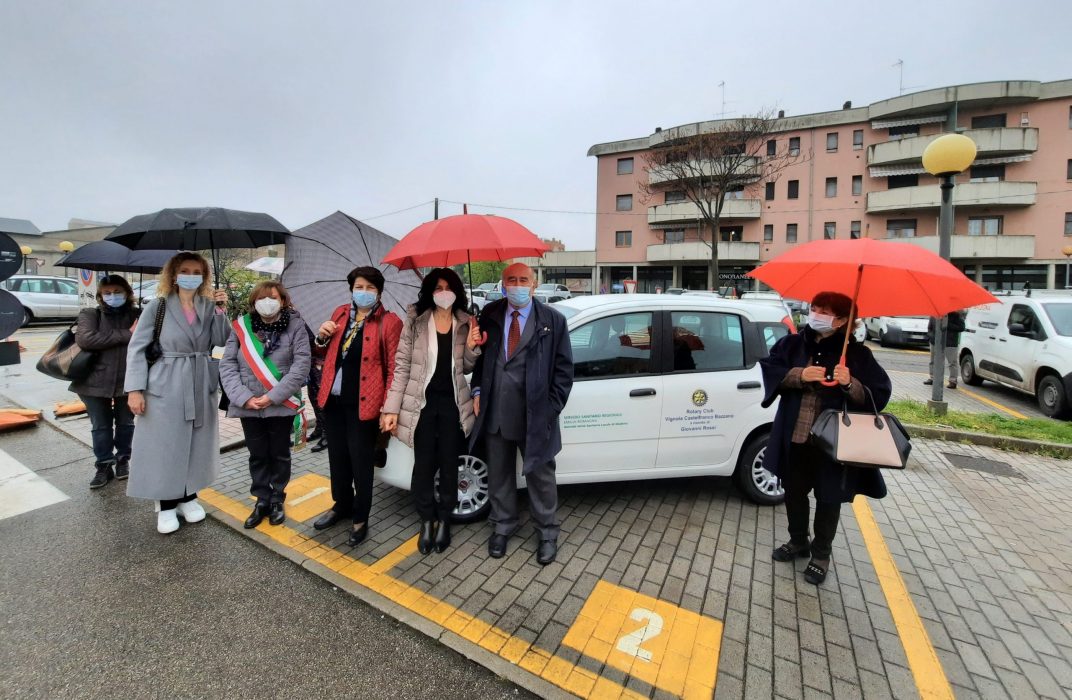 Ospedale di Vignola donazione auto Rotary in memoria di Giovanni Rossi