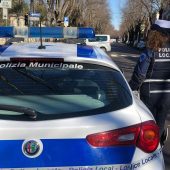 Carpi, la Polizia Locale denuncia automobilista per omissione di soccorso, fuga e lesioni volontarie